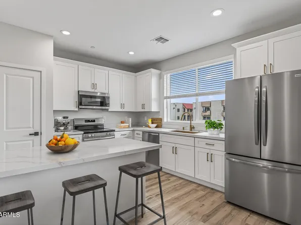 2601 E CLARENDON Avenue #13, Phoenix, AZ 85016