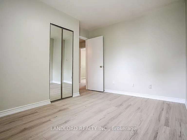 2294 Wyandotte Dr — Photo 30