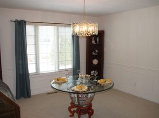 306 Larchwood Dr, Bowling Green, OH 43402