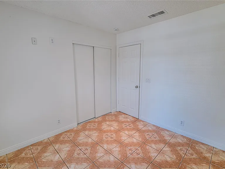 1866 Ludington Ave — Photo 15