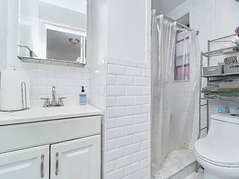 318 E 11th St #2 — Photo 6
