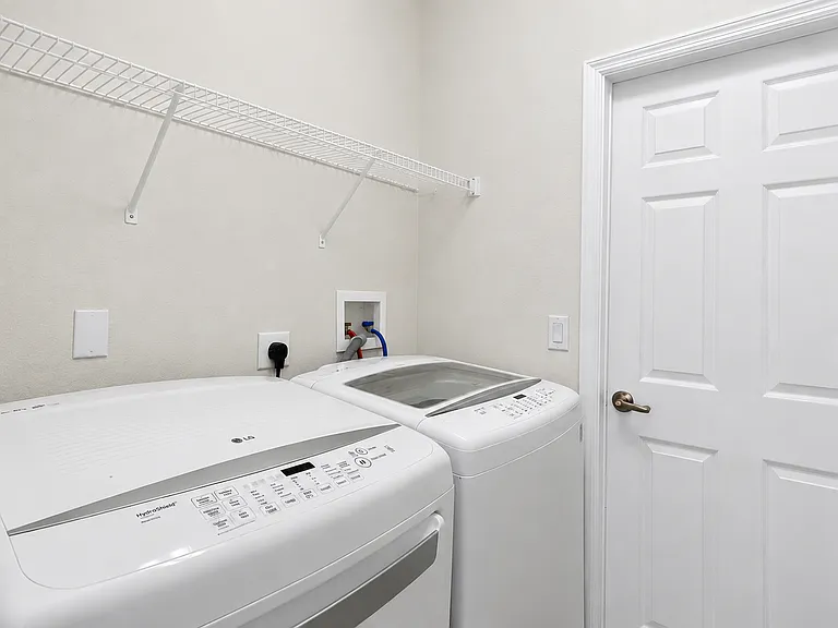 515 Corvina Dr — Photo 29