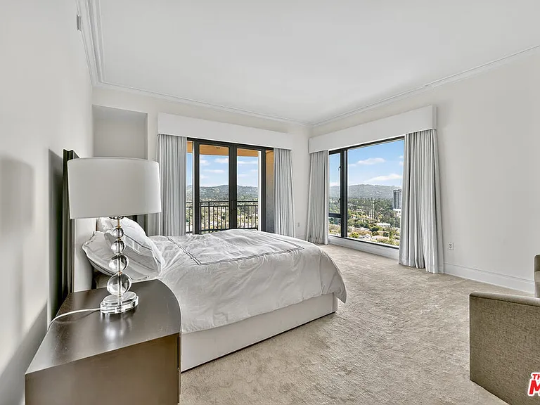 10727 Wilshire Blvd #1802 — Photo 26
