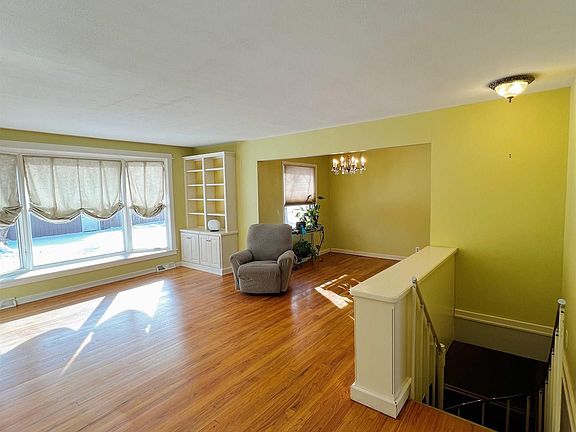 3rd image of 1521 W 2nd Ter