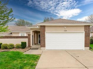 123 SW Hillcrest Ln, Lees Summit, MO 64063