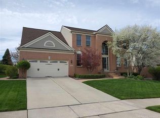 1873 Beaver Creek Dr, Rochester, MI 48307