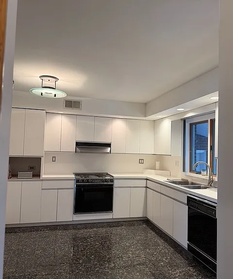 535 Summit St — Photo 20