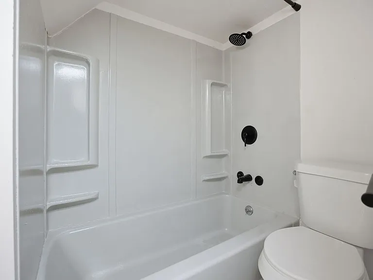 3185 Glendale Ave — Photo 4