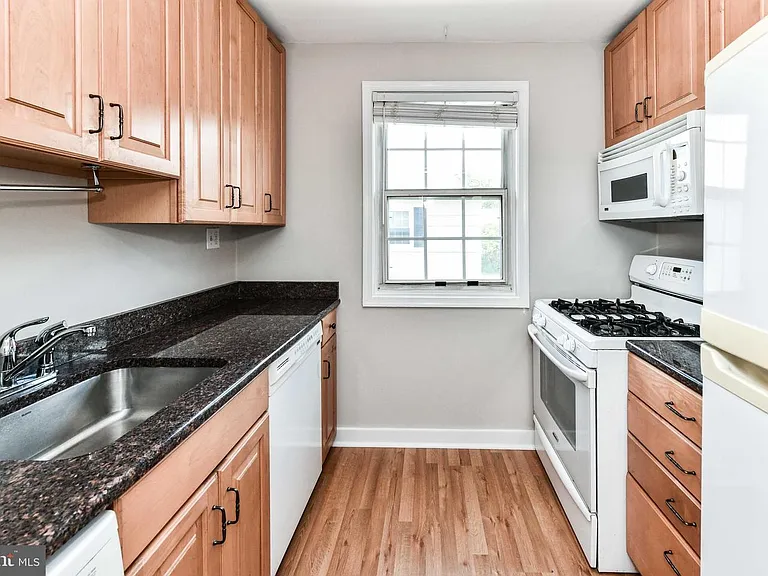 4358 N Pershing Dr #4 — Photo 9