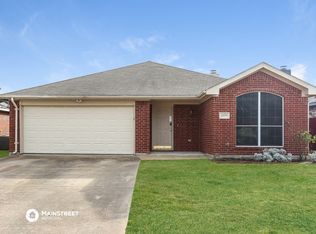 1039 Caliente Dr, Grand Prairie, TX 75051