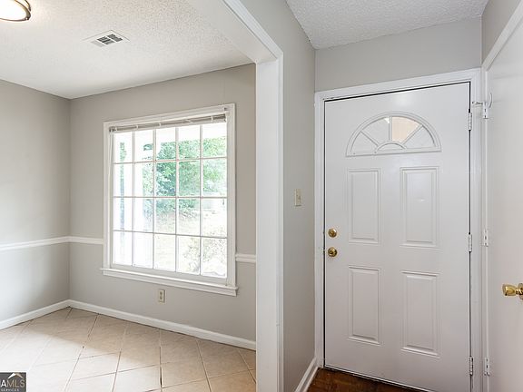 3rd image of 1676 Winchester Way