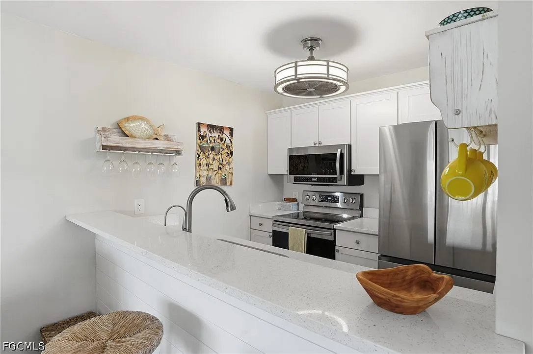 1 bed, 2.0 bath, 825 sqft, $4,250 — Photo 4