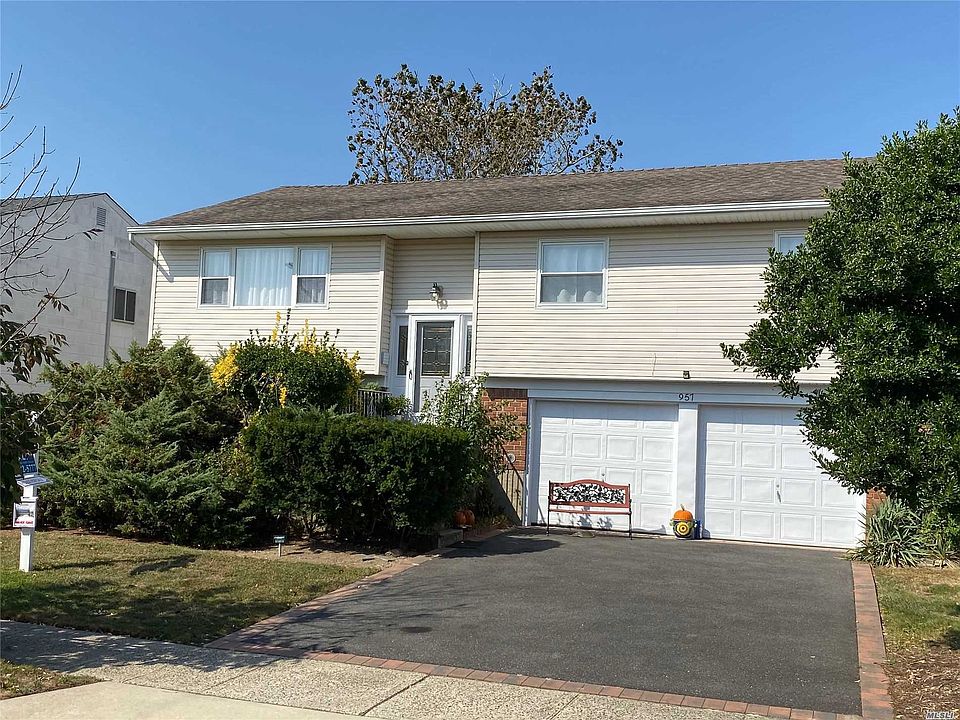 1st image of 957 Gerry Ave