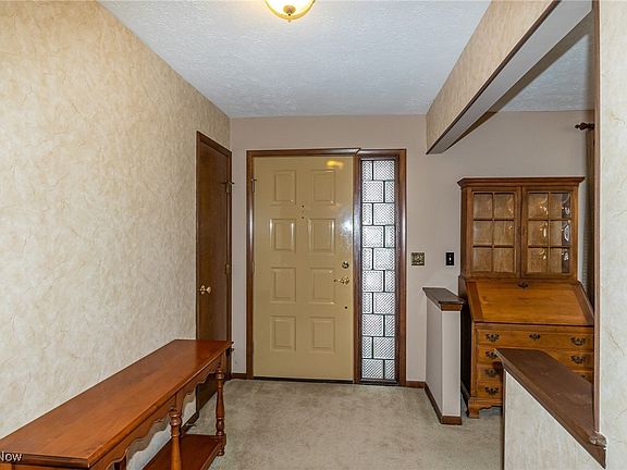 3rd image of 7195 Lakeview Dr