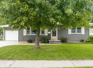 616 24th St NW, Cedar Rapids, IA 52405