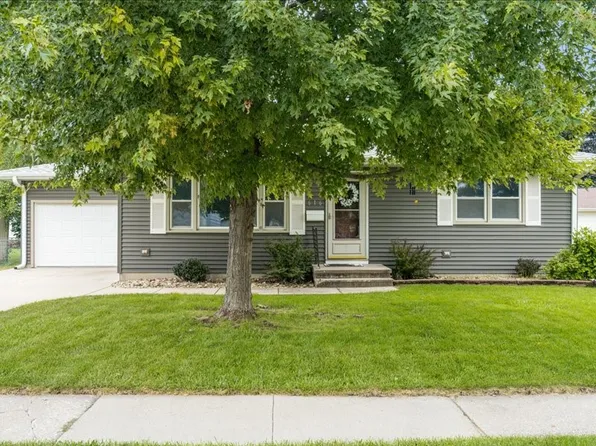 616 24th St NW, Cedar Rapids, IA 52405