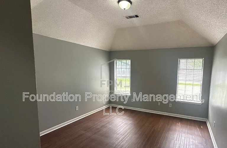 2632 Harvard Ave — Photo 7