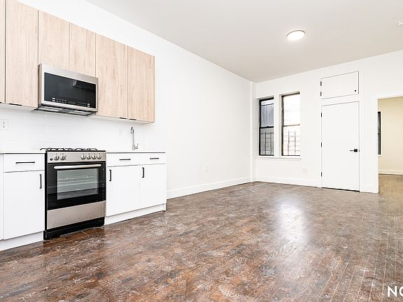 3rd image of 647 Willoughby Ave #1