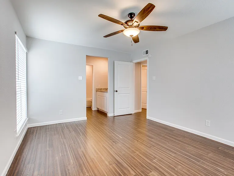 Creekside Condominumums — Photo 48