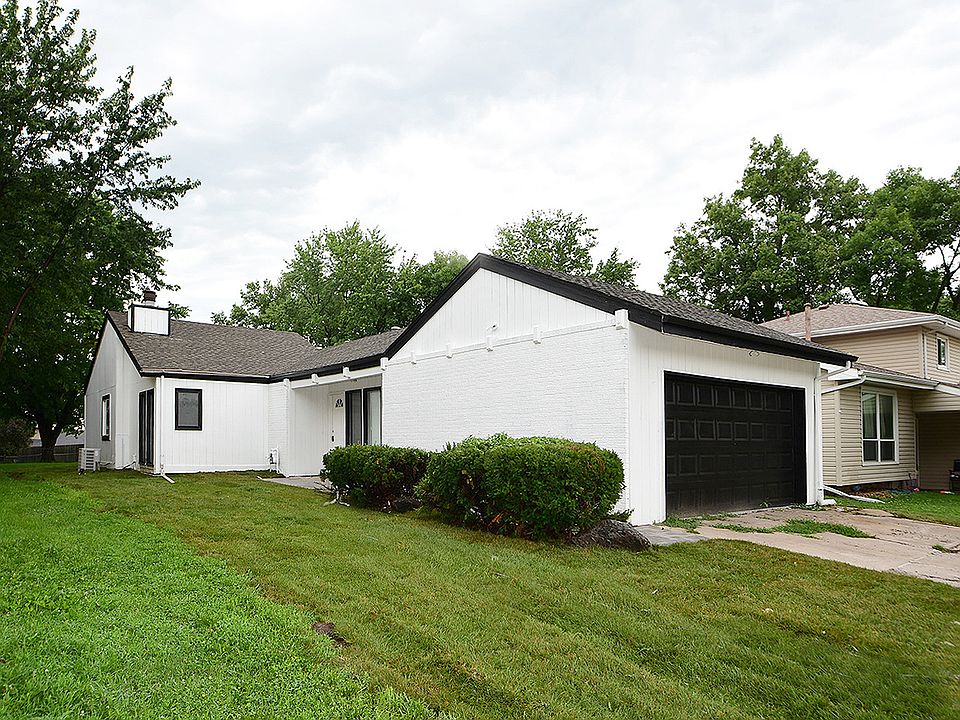 1st image of 1418 N 149th Ct