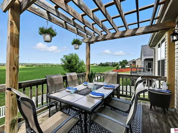 2206 Alexandra Rd, Papillion, NE 68133