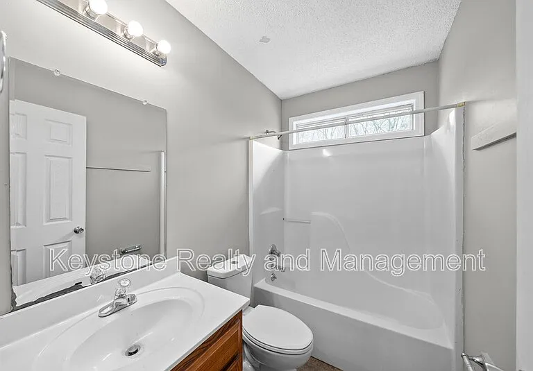 191 Oak St #2 — Photo 10