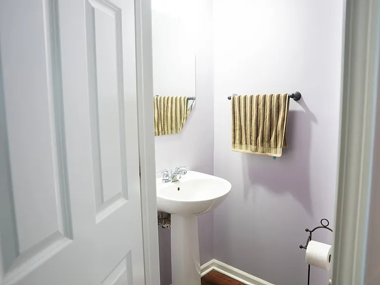 506 Grosvenor Ln — Photo 12