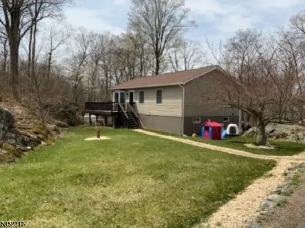 6 Hickory Ln, Vernon Twp., NJ 07462