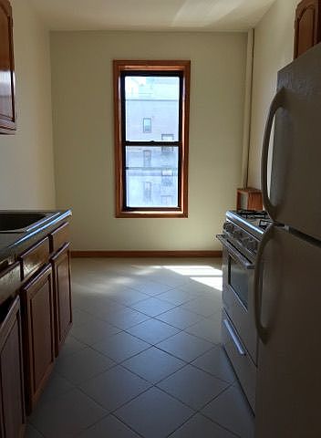2nd image of 301 100th St APT 2F