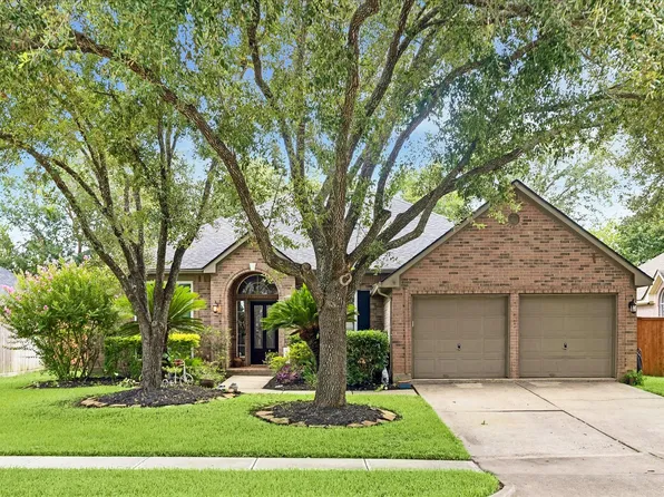 1823 River Trl, Sugar Land, TX 77479