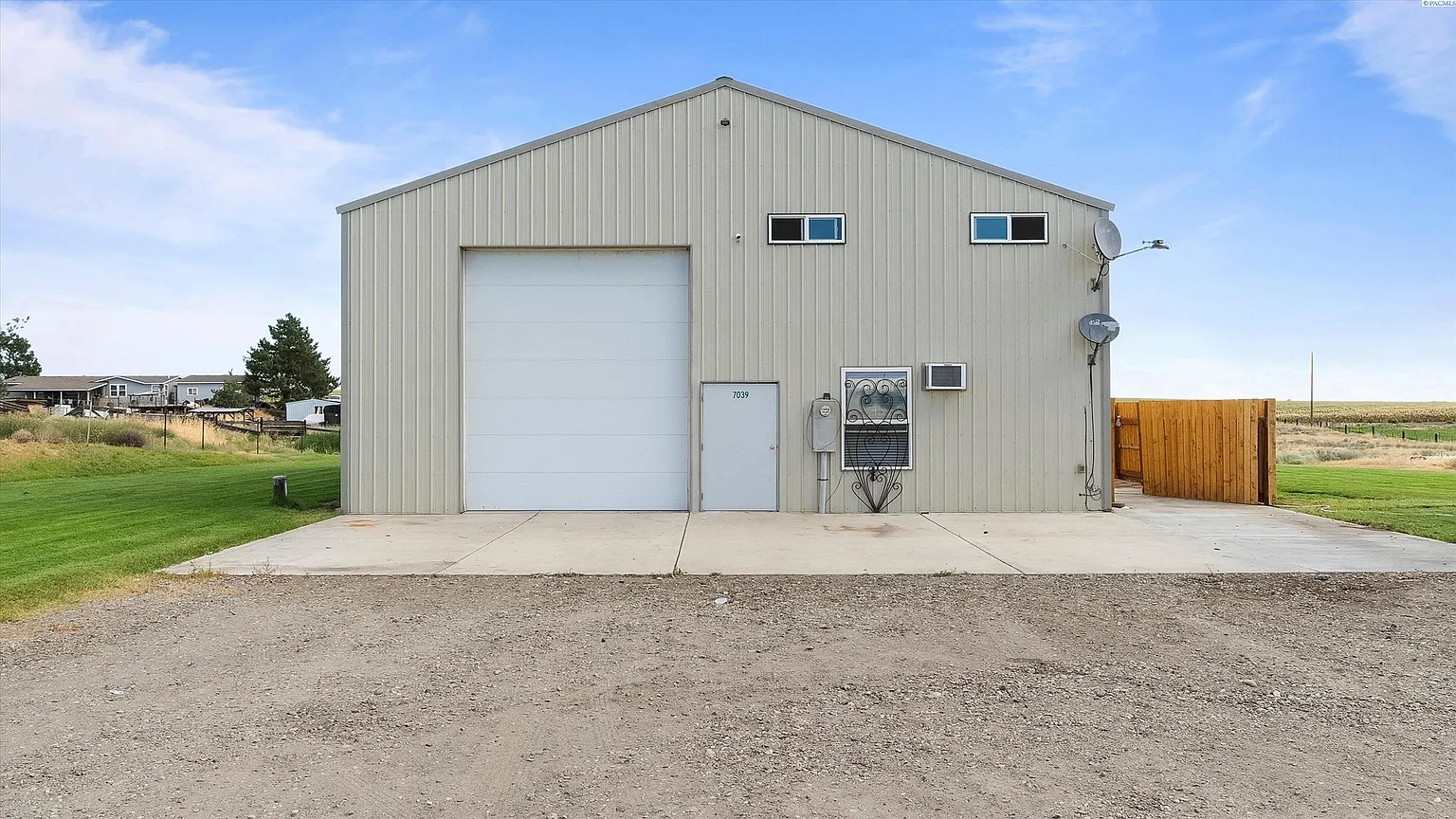 7039 Road 76 N photo 1