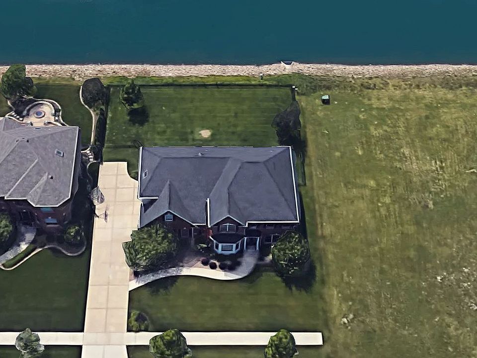 2nd image of 10256 Paddington Cres