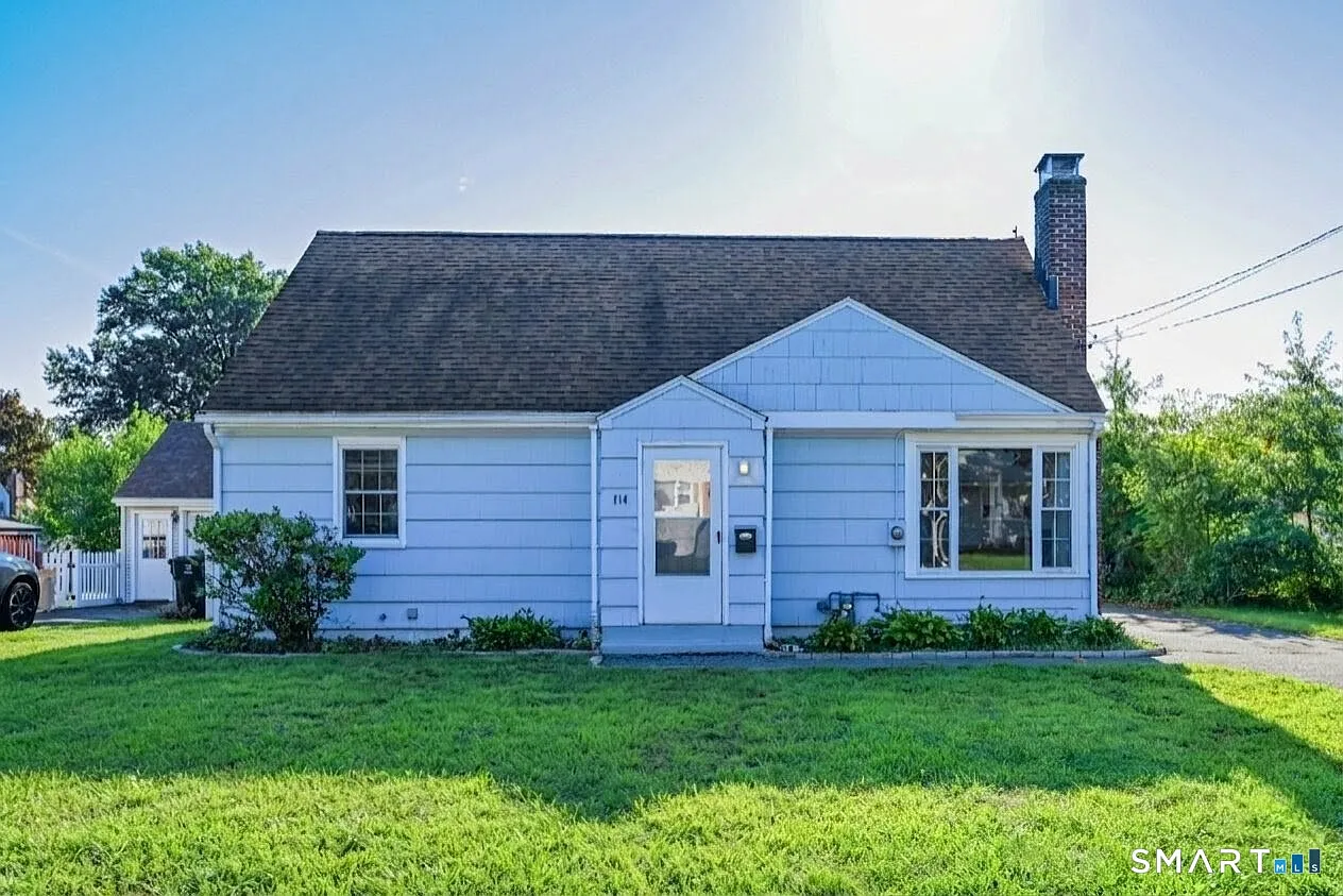 4 bed, 1.0 bath, 1504 sqft, $3,700 — Photo 1