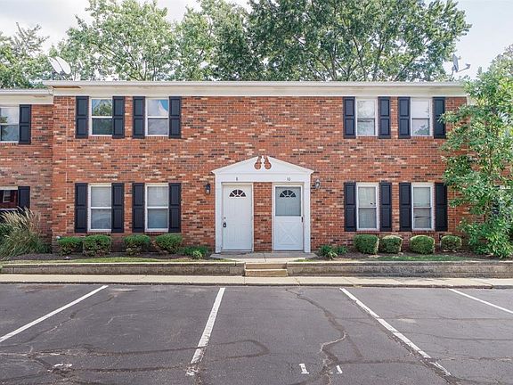 2nd image of 8 Queens Ct #8