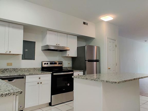 2nd image of 847 N Milwaukee Ave Unit 5