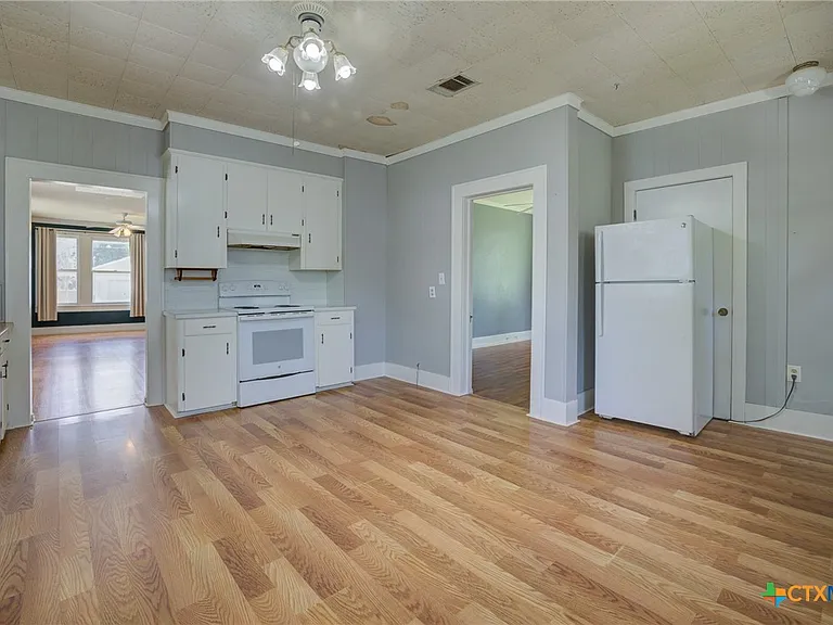 262 Clemens Ave — Photo 11