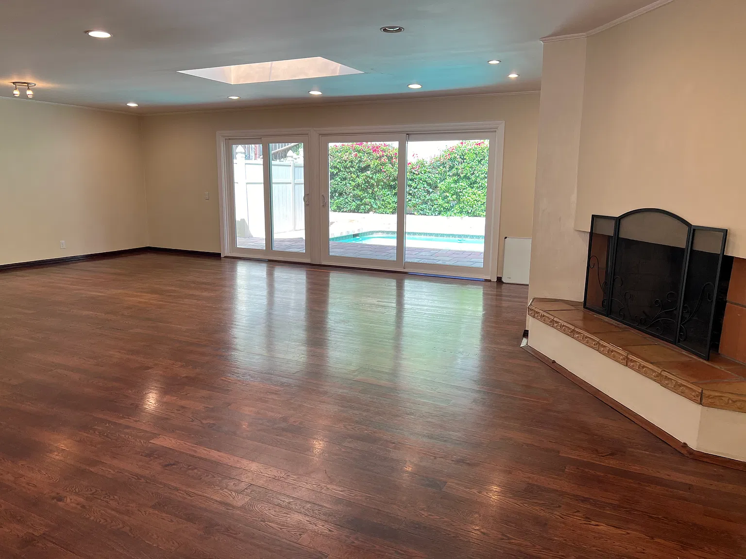 5 bed, 2840 sqft, $9,000 — Photo 3