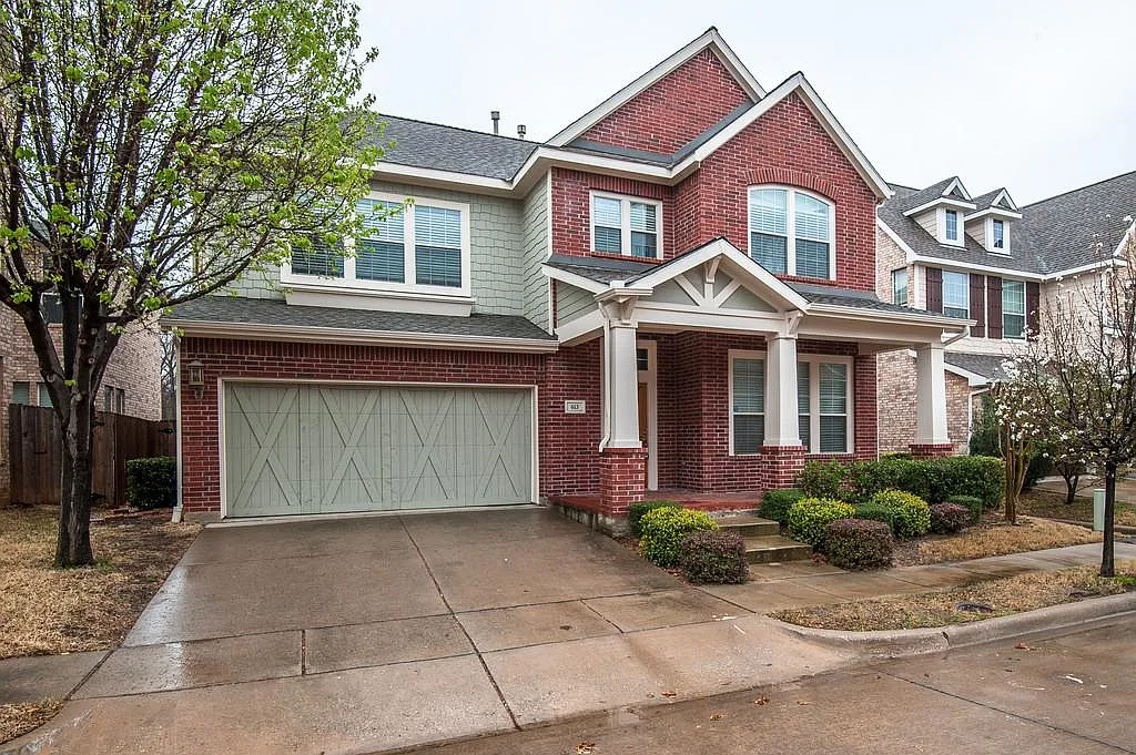 4 bed, 2770 sqft, $2,900 — Photo 2