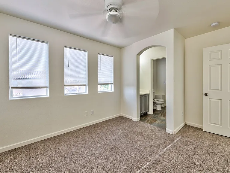 949 Medina De Leon Ave — Photo 15