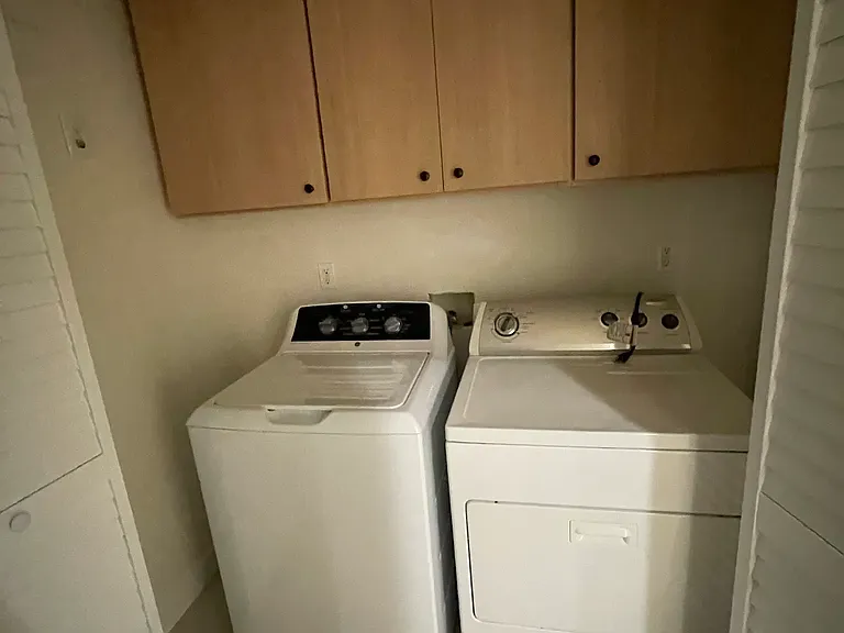1146 N Hacienda Pl #7 — Photo 2