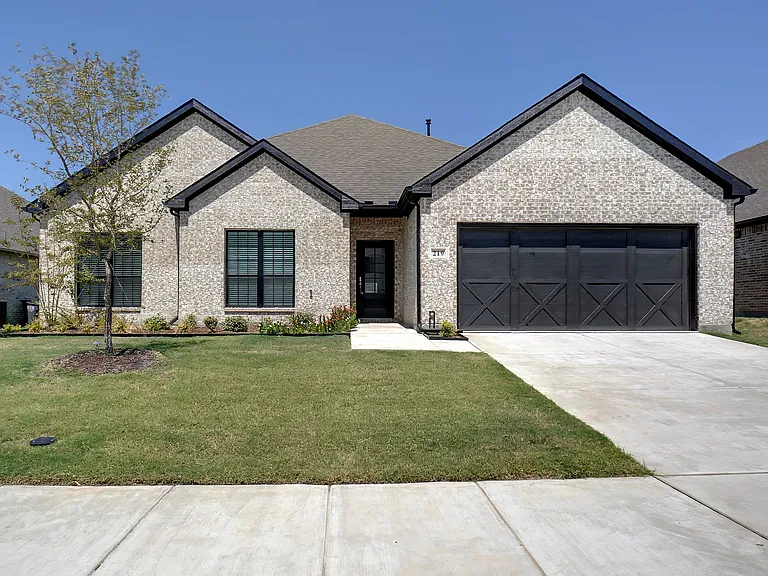 219 Community Dr — Photo 15