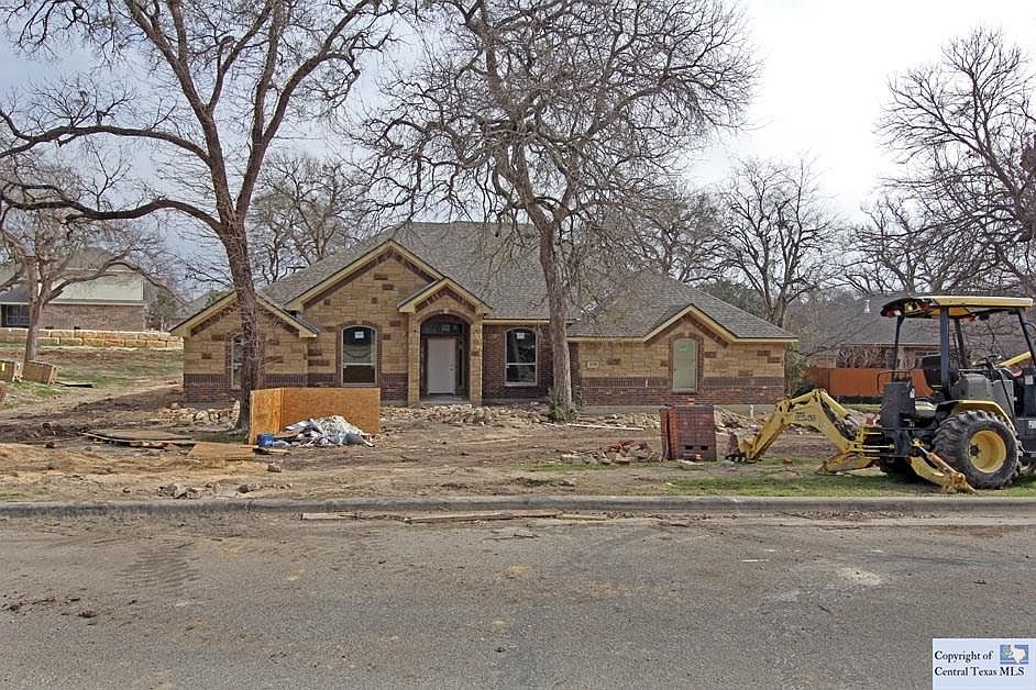 1st image of 209 Shady Oaks Ln