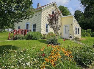 7 Scarey Ln, North Bennington, VT 05257