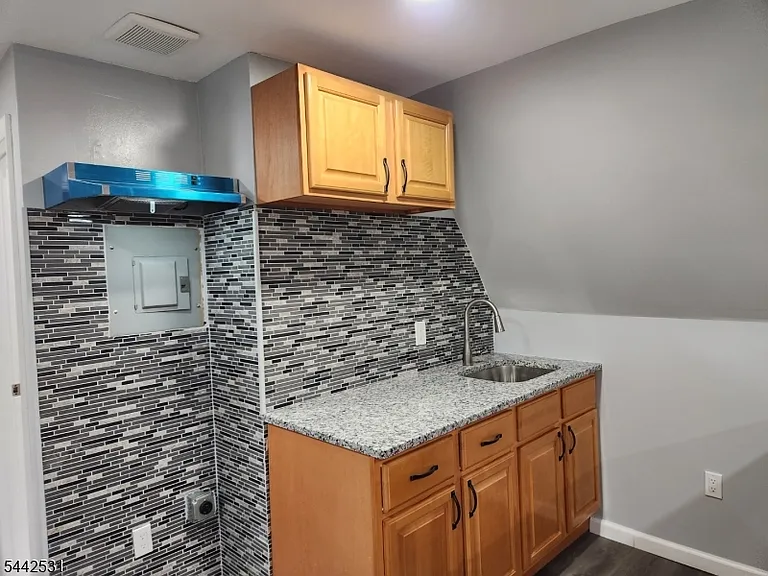 1025 Anna St — Photo 8