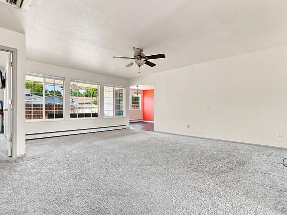 4th image of 269 E Hanover Cir