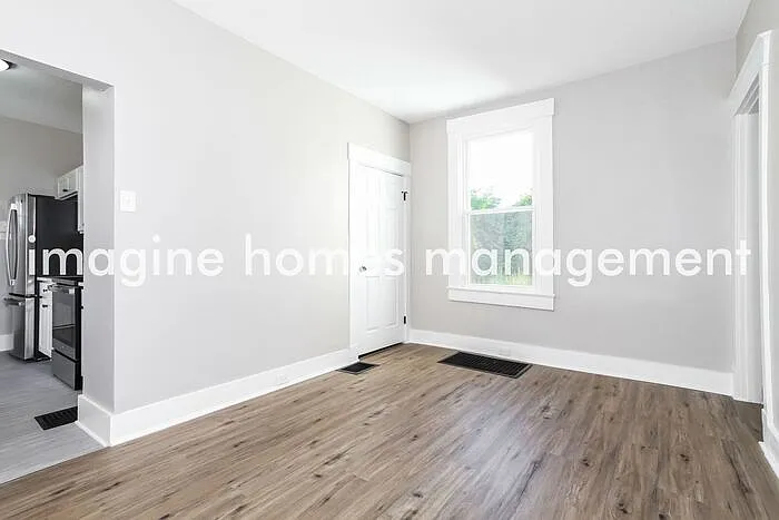 4 bed, 2.0 bath, 1964 sqft, $2,495 — Photo 4