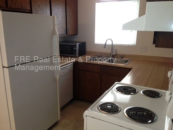 3rd image of 2627 S Twain Dr