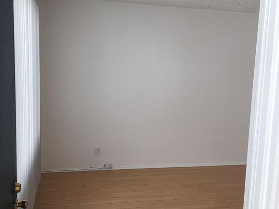 2nd image of 4276 Lindblade Dr #16