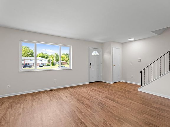 2nd image of 2987 Benchwood Dr