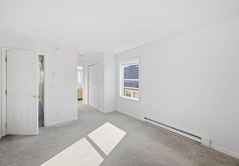 2010 Grammercy Ave — Photo 15